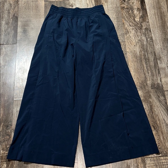 Lululemon Navy Wide-Leg Capri Pants - Picture 1 of 7